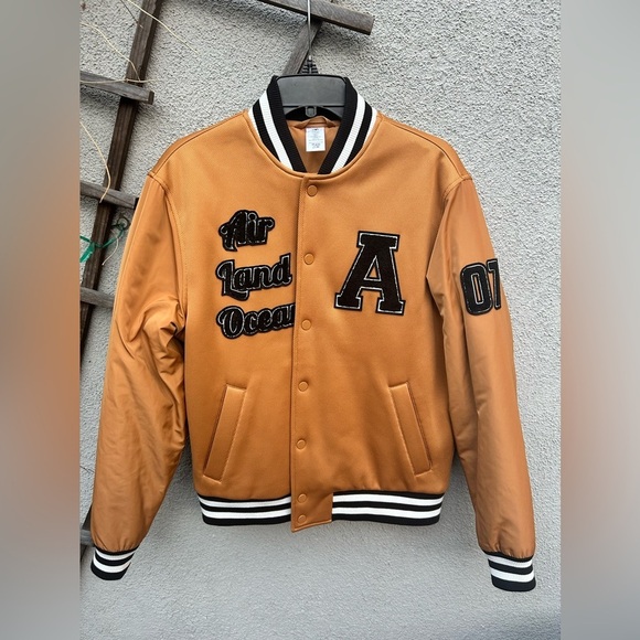 Alo yoga G.O.A.T Jacket - Picture 6 of 12